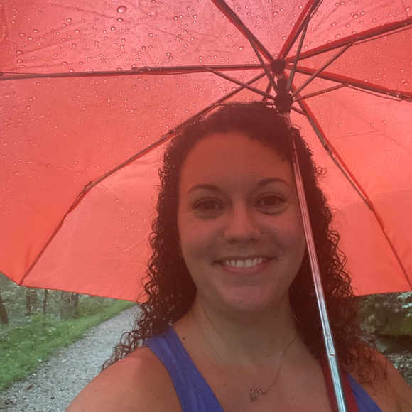 I love to travel, hike, a find a great bargain! - Picture 4 of 4